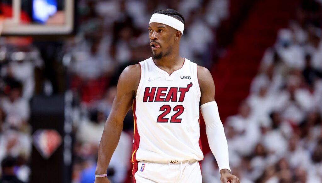 Play-offs de la NBA: Butler desatado, Miami gana el primer partido contra Boston