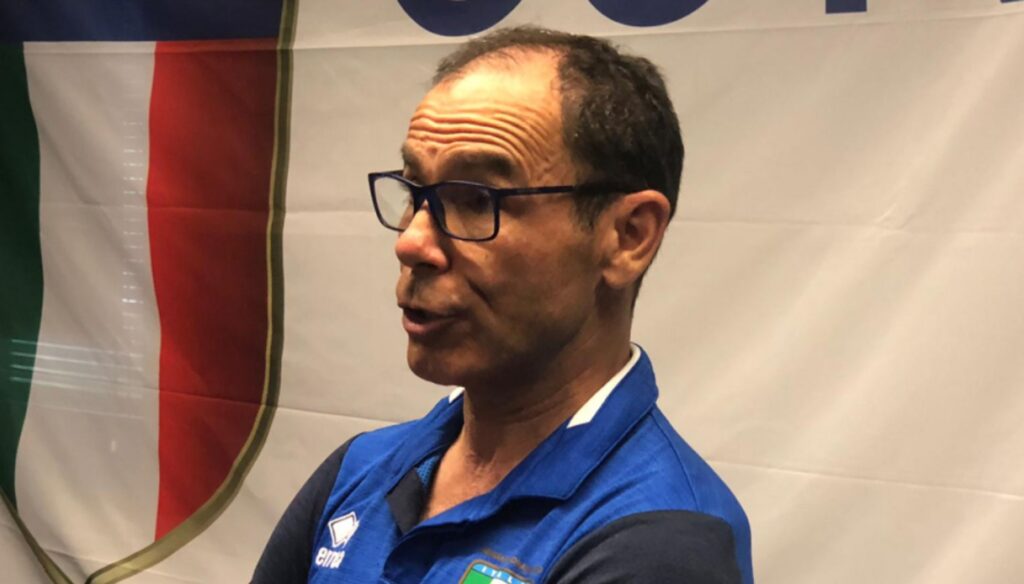 Davide Cassani empuja a Filippo Ganna hacia Roubaix