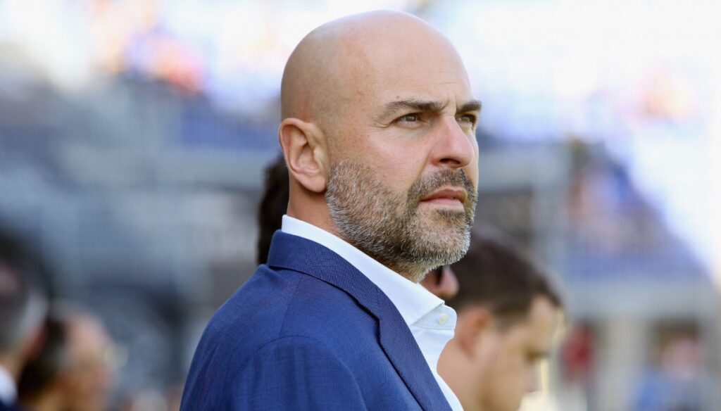 El Cagliari desafía a Torino y Fiorentina por un objetivo de mercado