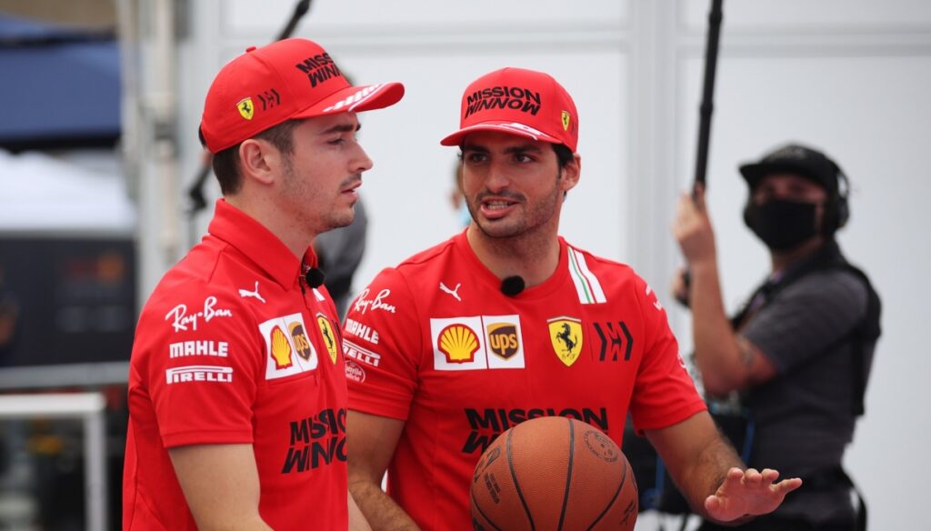 Jacques Villeneuve consuela a Charles Leclerc y falla a Carlos Sainz