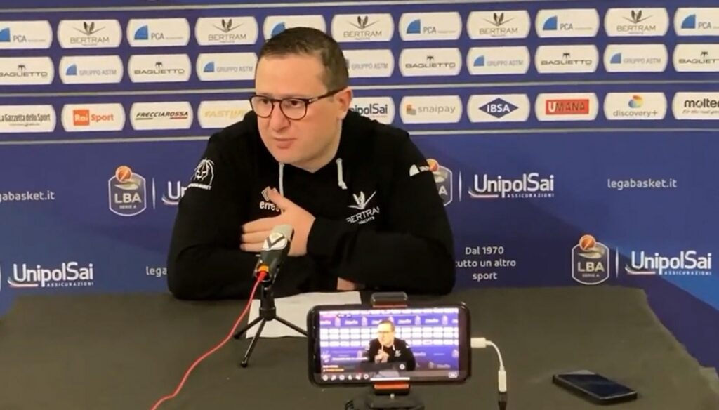 Derthona: llega el refuerzo de play-off para el entrenador Ramondino. Quien agradece felizmente