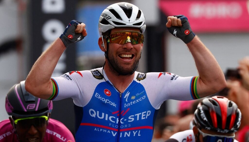 Giro 2022, Mark Cavendish vence a todos en el sprint