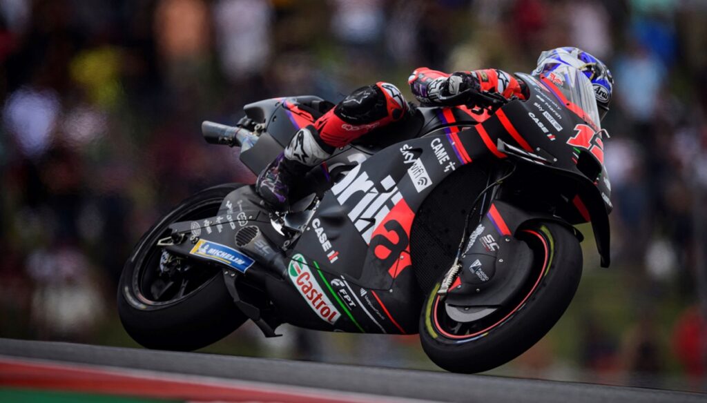 Aprilia renueva su confianza en Maverick Viñales