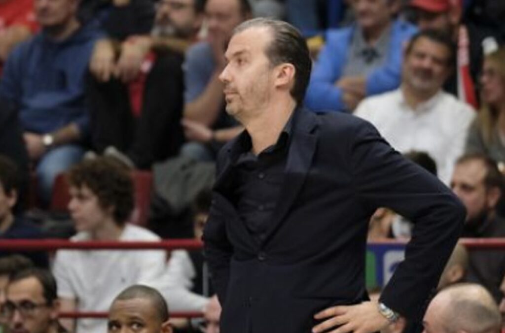 Simone Pianigiani, lista para volver al banquillo