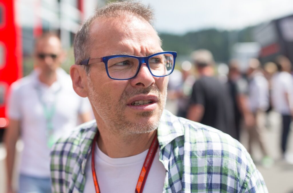 F1, Jacques Villeneuve arremete contra los aficionados