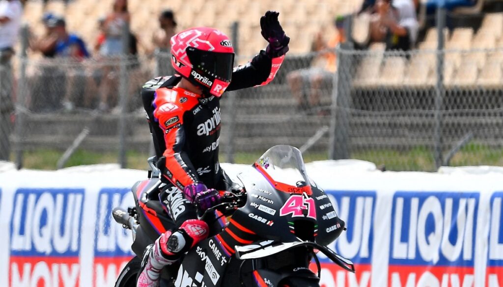 Aleix Espargaró advierte inmediatamente a todos