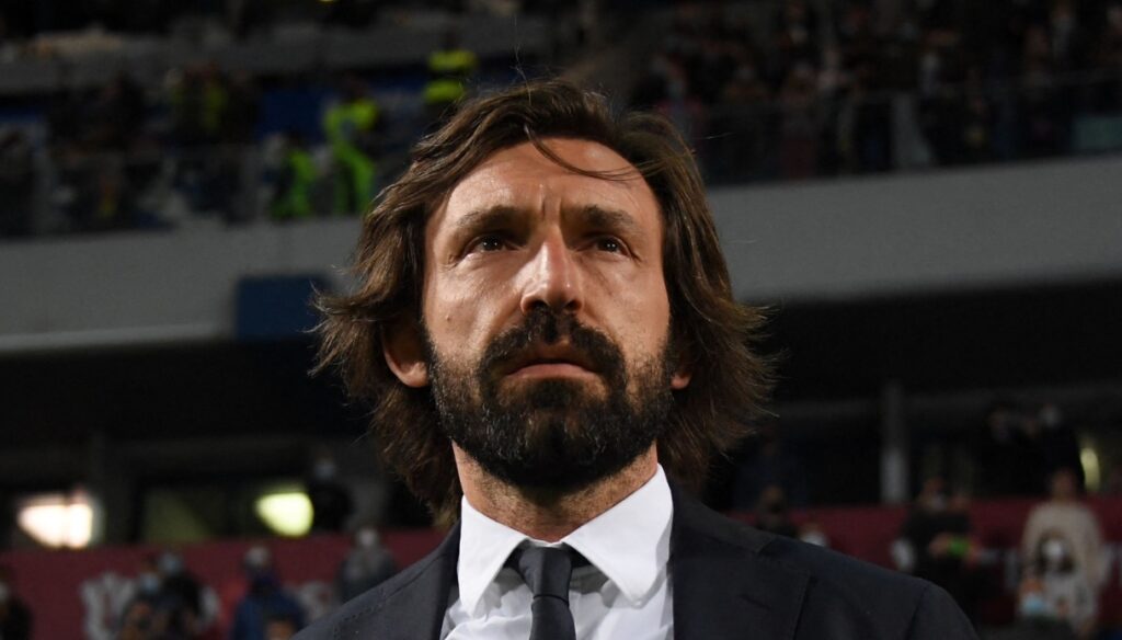 Andrea Pirlo corona a una estrella del Nápoles