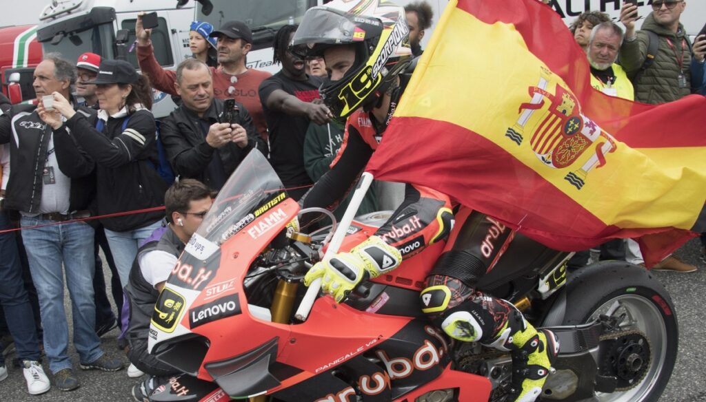 SBK, Álvaro Bautista hace realidad su sueño como Pecco Bagnaia