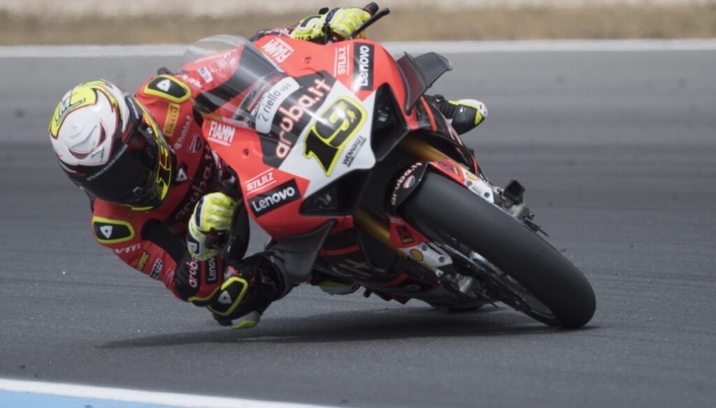 Sbk Magny-Cours, Álvaro Bautista y Ducati se alegran dos veces