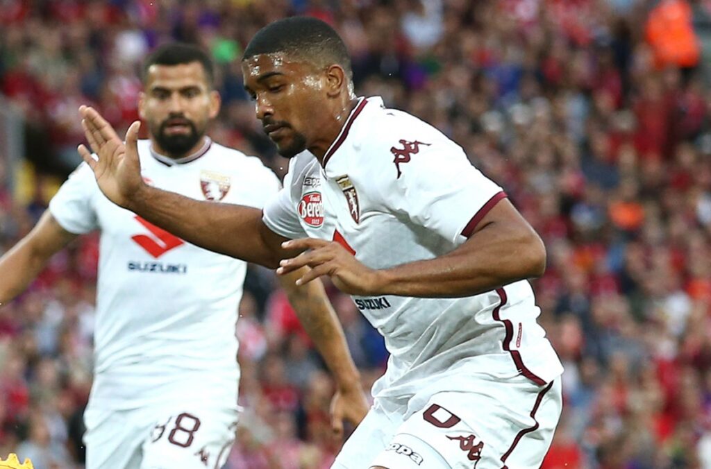 El PSG mantiene en jaque a Gleison Bremer