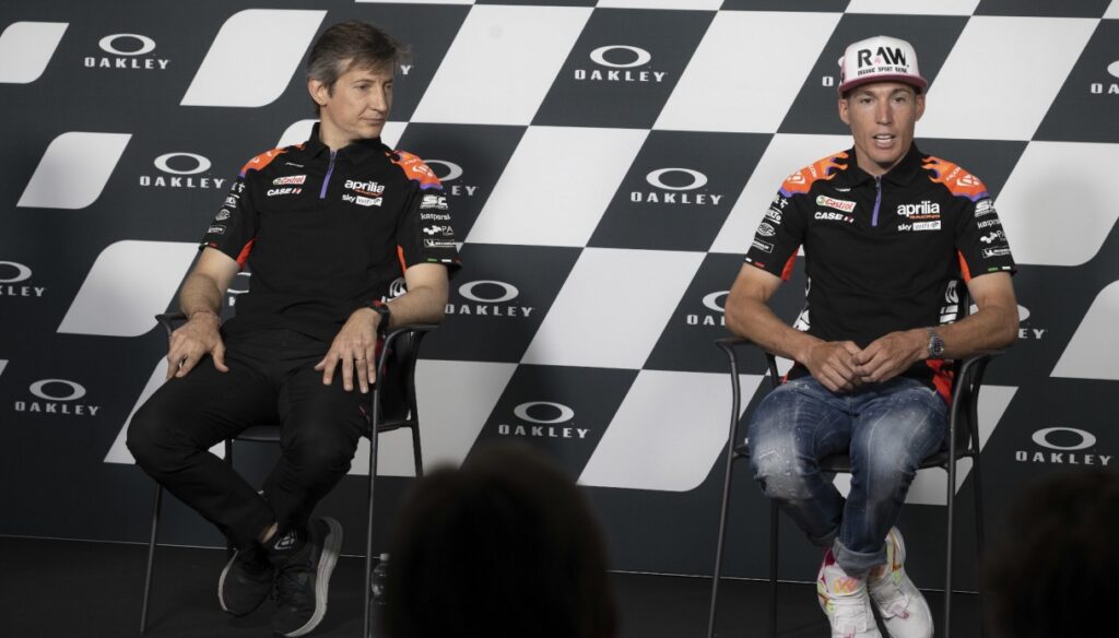 Aprilia, Massimo Rivola exalta a Aleix Espargaró (e incomoda a Valentino Rossi)