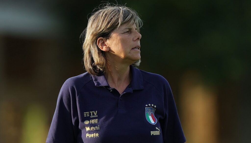 Milena Bertolini aparta cuatro