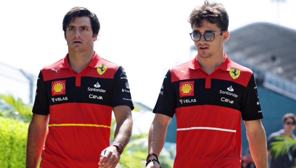 Jacques Villeneuve se cruza con Ferrari, Chares Leclerc y Carlos Sainz