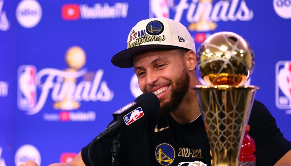 Finales de la NBA, Steph Curry celebra las dos
