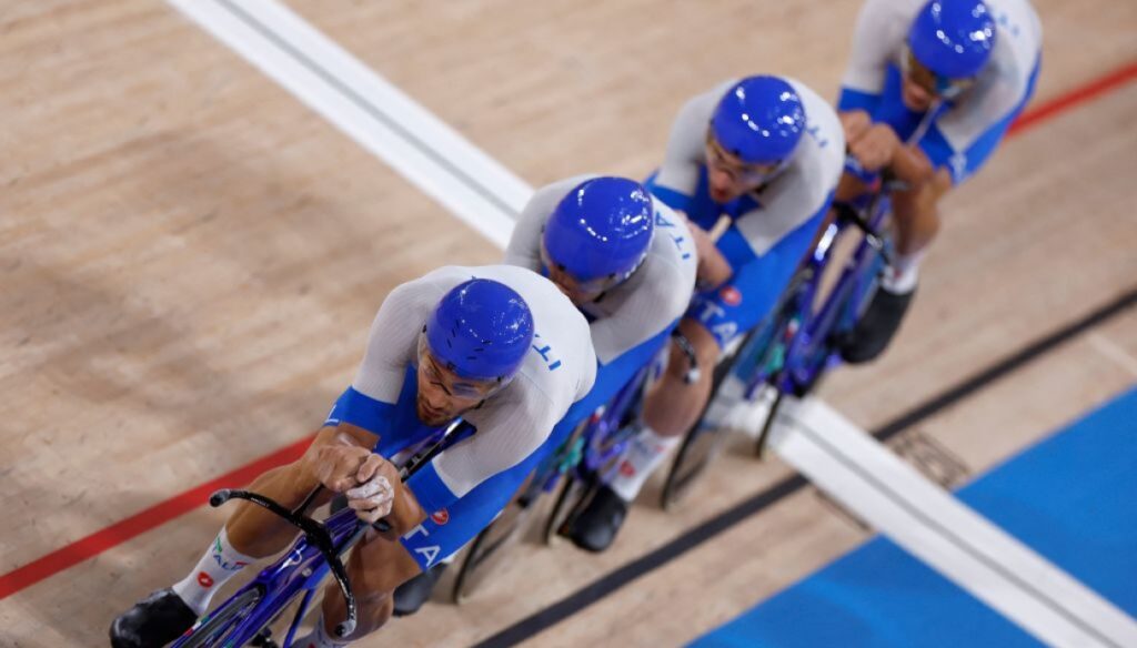 Filippo Ganna arrastra a Italia a la final de la Copa del Mundo
