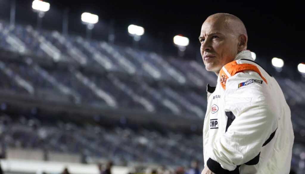 Jacques Villeneuve rueda a rueda con Lewis Hamilton