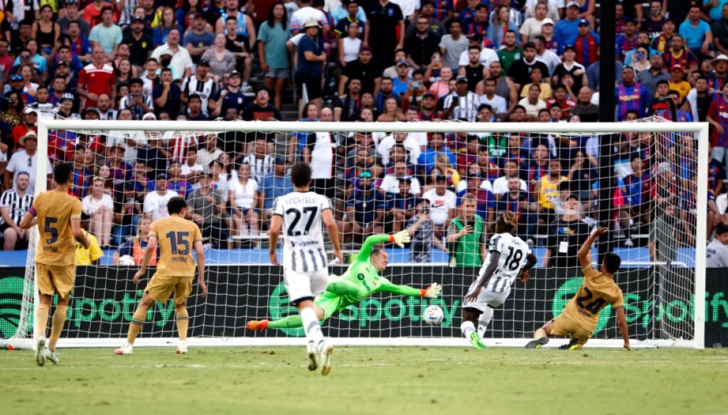 La Juventus, un empate con el Barcelona firmado por Moise Kean