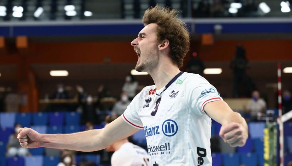 Jean Patry y Powervolley Milan avanzan juntos