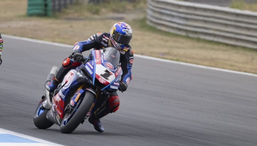 Sbk: Razgatlioglu gana la segunda carrera en Most, Bautista es segundo