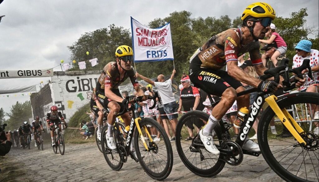 Primer golpe en el Tour de Francia sufrido por Primoz Roglic