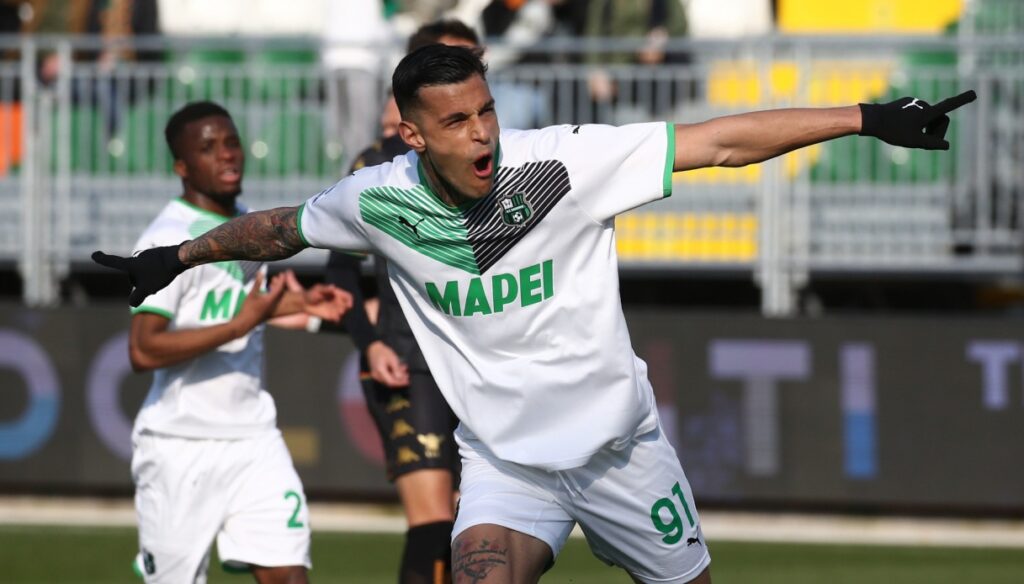 Gianluca Scamacca cerca del PSG, llega el consejo de Roberto Mancini