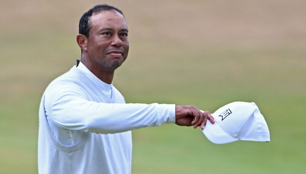 Tiger Woods no pasa el corte y rompe a llorar