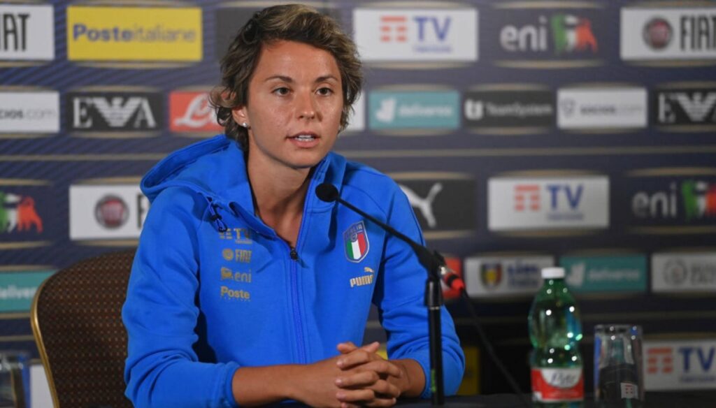 Valentina Giacinti: «La profesionalidad no lo resuelve todo