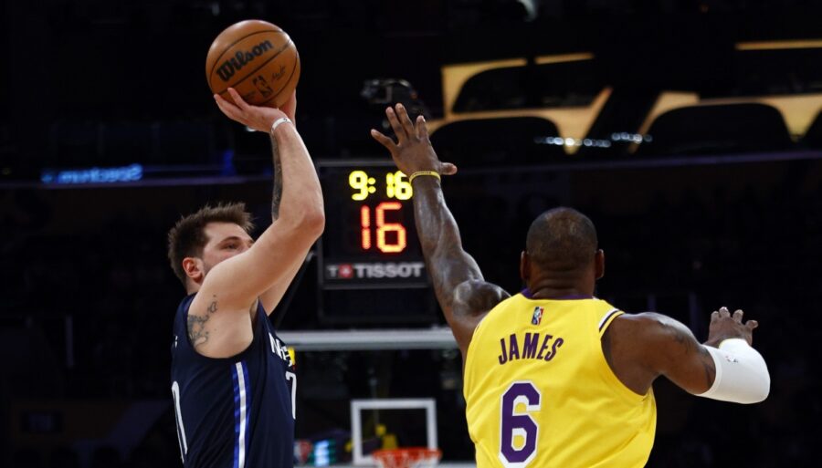 Día de Navidad de la NBA 2022: LeBron James contra Luka Doncic