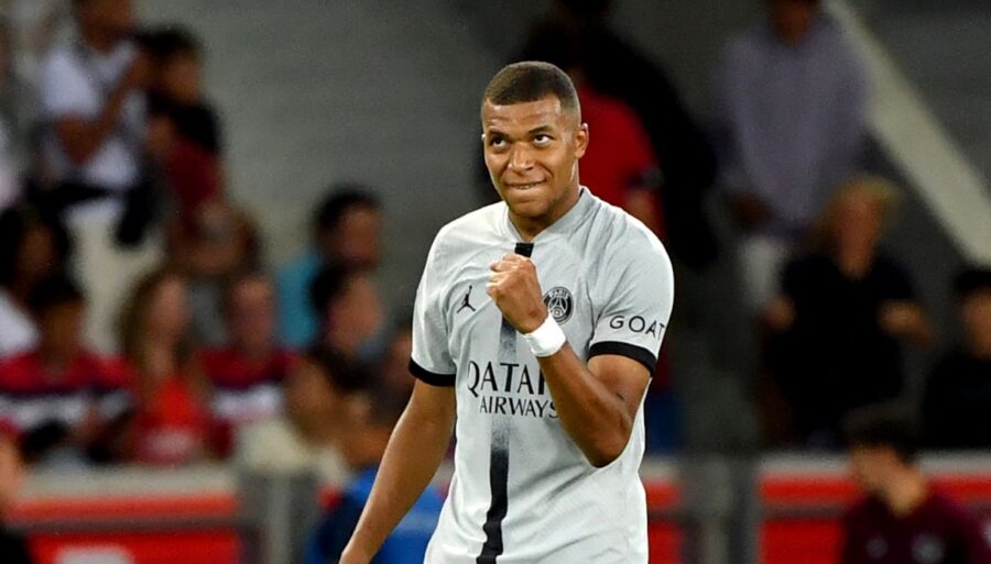 El PSG exagera, Kylian Mbappé en la portería a los ocho segundos