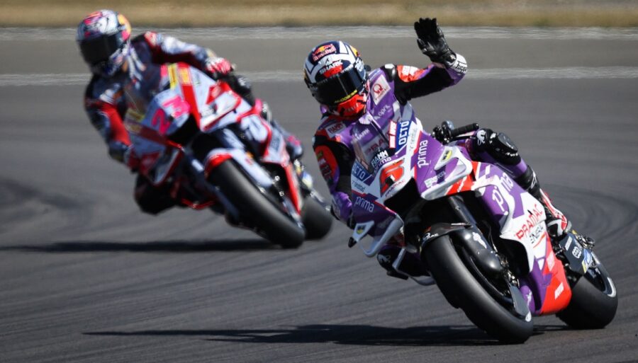 MotoGp Silverstone: Johann Zarco engaña a todos y se lleva la pole, dos motos Ducati en primera fila