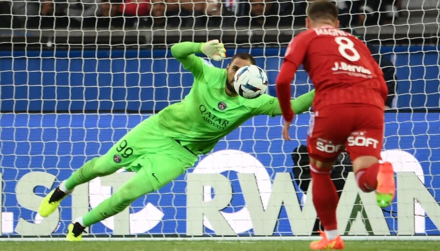 Gianluigi Donnarumma da la victoria al París Saint Germain