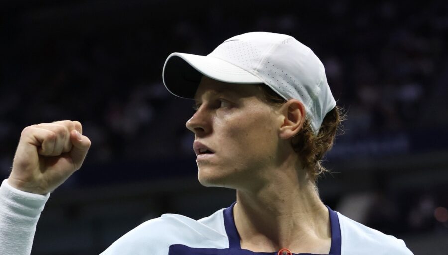 Copa Davis, Jannik Sinner sufre pero lleva a Italia a Málaga