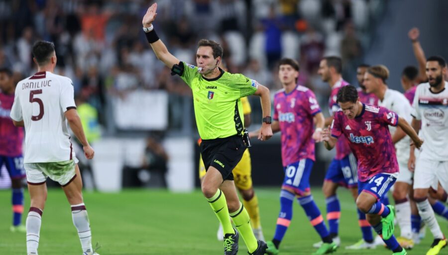 Caos en el Var, Massimo Mauro echa leña al fuego