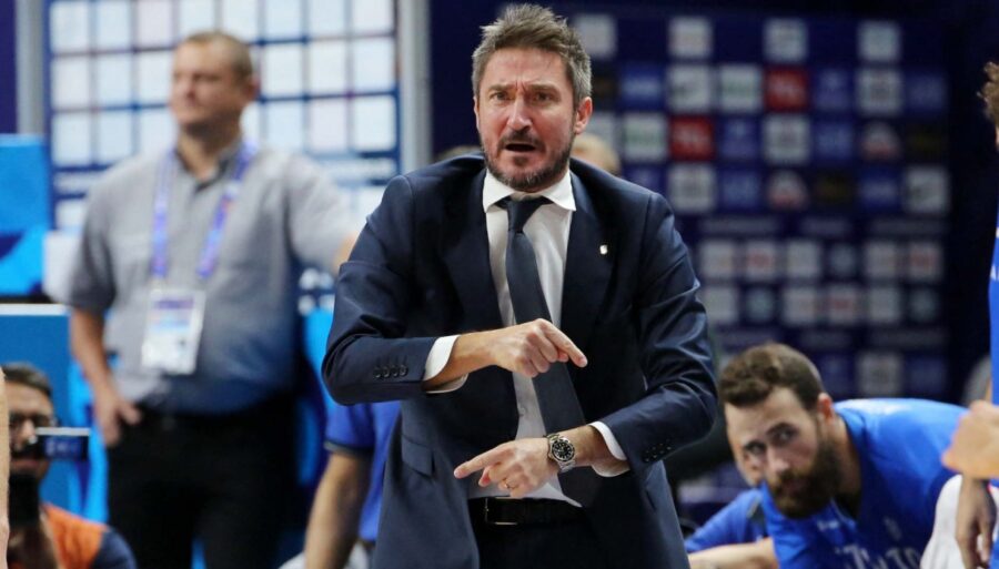 Italia gana en Georgia y va al Mundial. Expulsión de Mannion