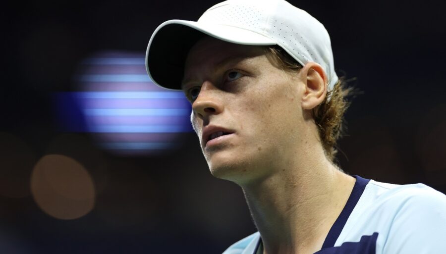 Jannik Sinner, en París-Bercy ya está la sombra de Novak Djokovic