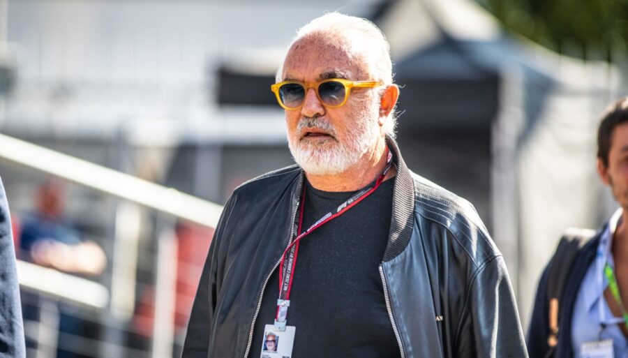 Flavio Briatore pasa el cuchillo a Ferrari