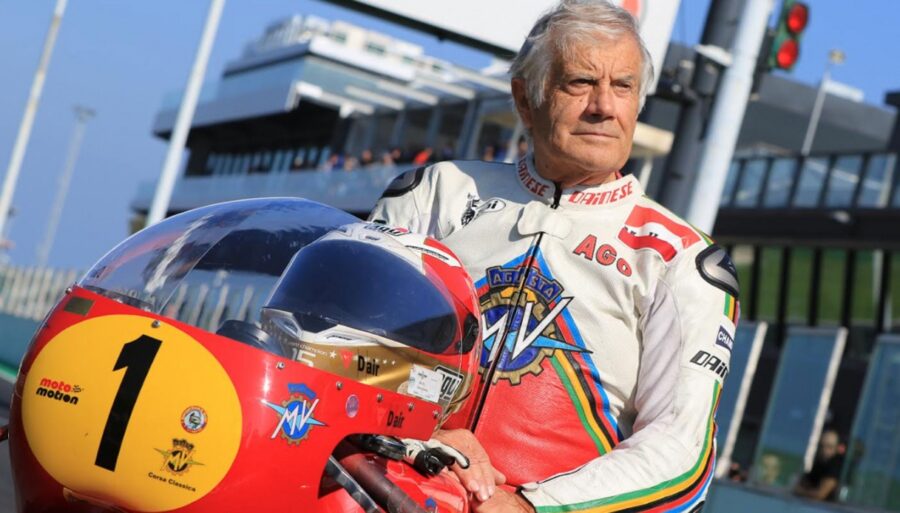 Giacomo Agostini desatado: «Así es como un octogenario da vueltas a la pista