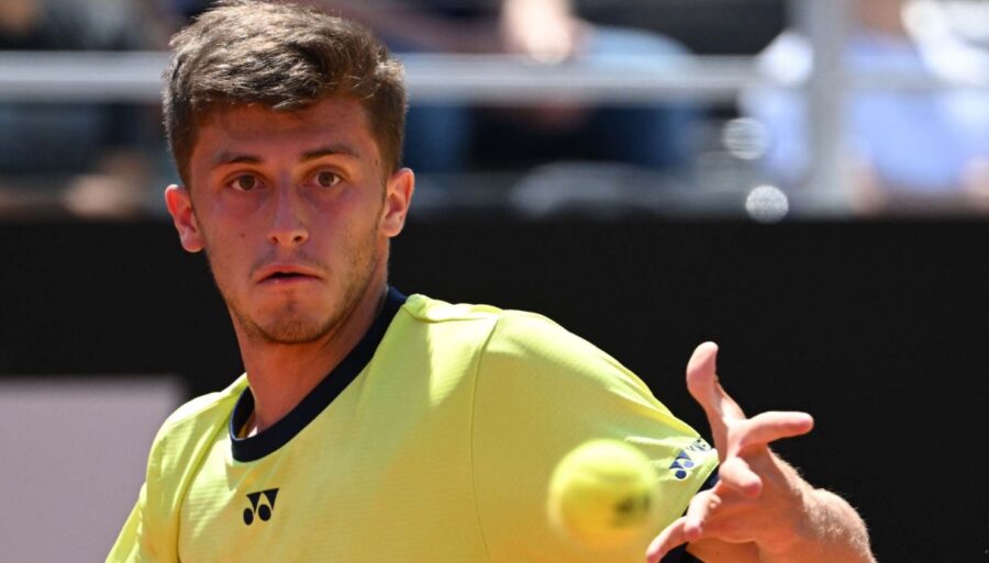Luca Nardi está a punto de lograr una hazaña pero cae con Stefanos Tsitsipas