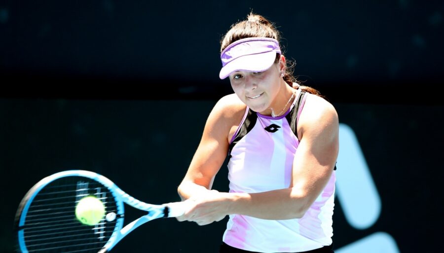 Lucrezia Stefanini abandona el Open de Australia con dolor