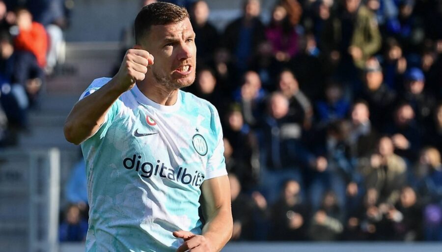 Mercado, muchas ofertas por Edin Dzeko pero él espera