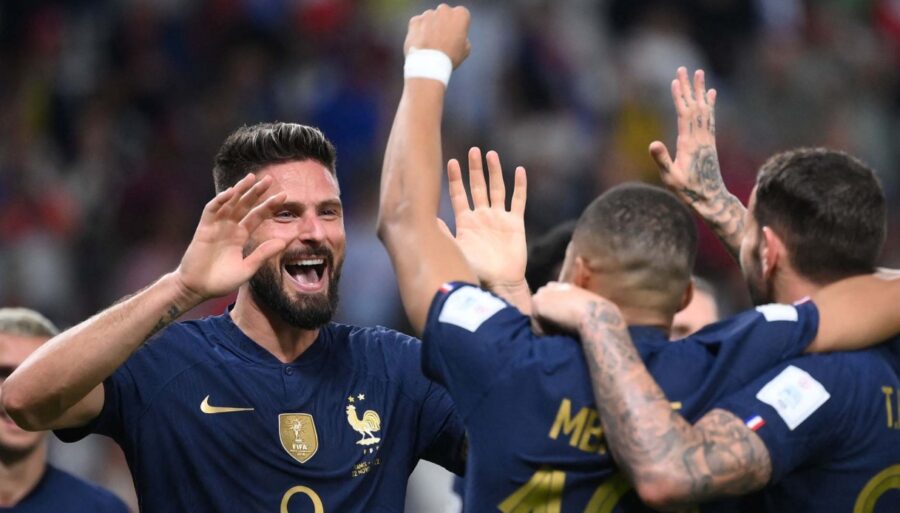 Francia a la italiana: Giroud y Rabiot eliminan a Australia