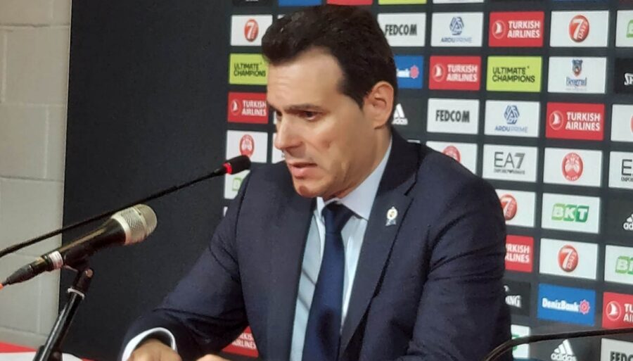Dimitris Itoudis no disfruta de la victoria ante el Olimpia Milano