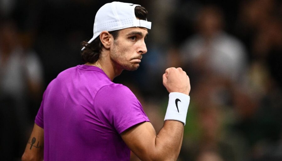 París-Bercy, Lorenzo Musetti un sueño: vence a Casper Ruud y vuela a los cuartos de final