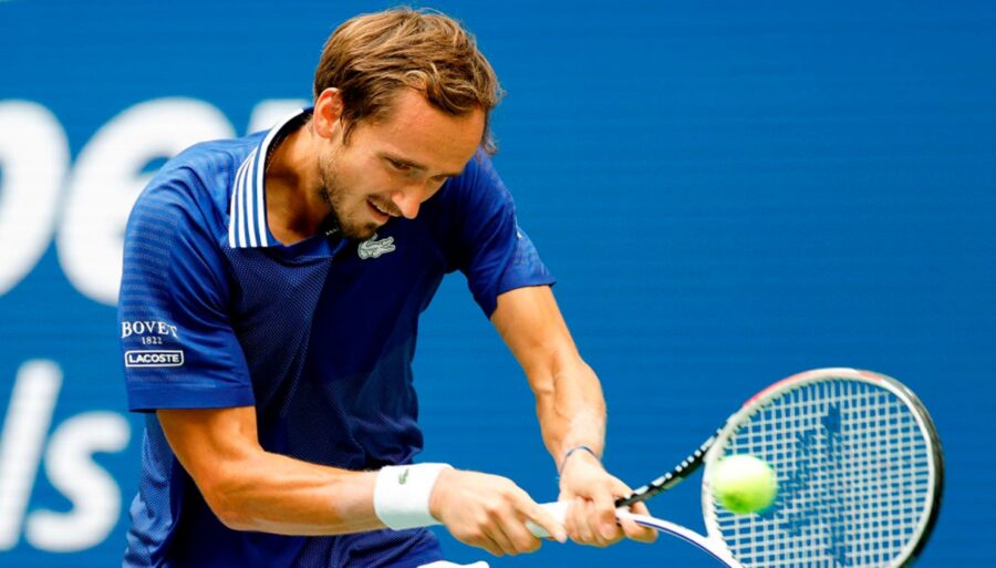 Daniil Medvedev se falla a sí mismo: «¿Yo al nivel de Djokovic? Basta ya»