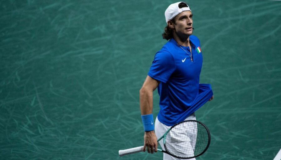 Lorenzo Musetti lucha pero pierde ante Auger-Aliassime: el dobles es decisivo
