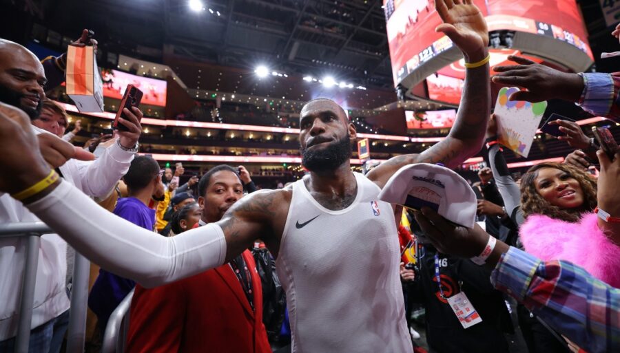 LeBron James, un cumpleaños como un rey