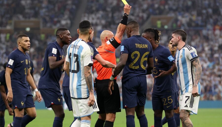 Francia, 200.000 firmas para repetir la final