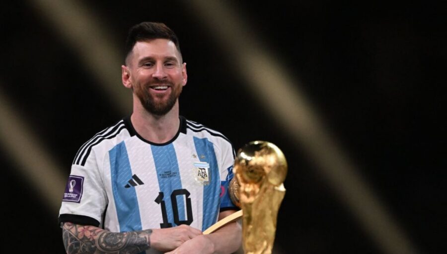 Lionel Messi da las gracias a Diego Armando Maradona
