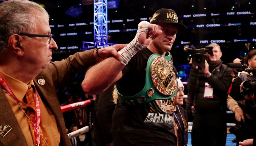 Boxeo, Tyson Fury sigue siendo campeón: venció a Chisora bajo la mirada de Usyk
