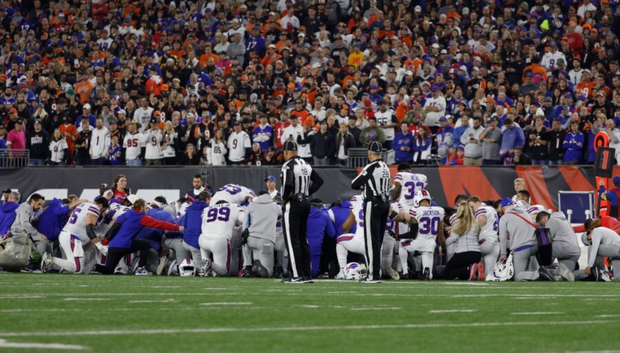 La NFL en estado de shock: Damar Hamlin se desploma en el campo, en estado crítico